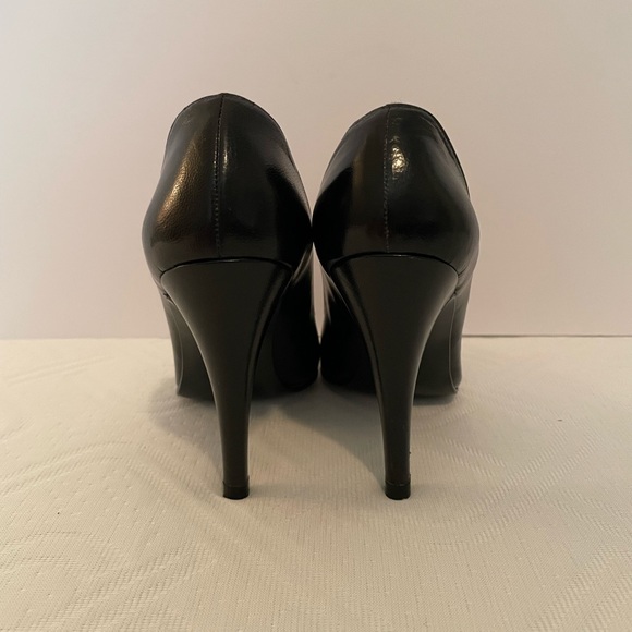 Vintage Norma Kamali Black Leather Pumps, Size 6 - Picture 3 of 8